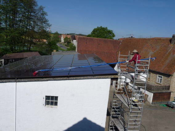 Photovoltaikreinigung mit Reinigungssystemen von Solarreinigung Franken